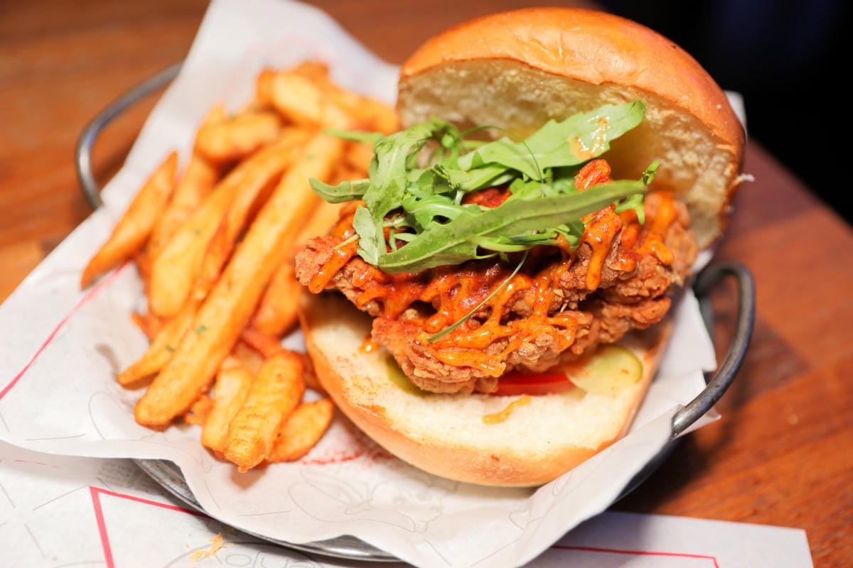 Eatenjoy意享美式廚房(林口店) 林口親子寵物友善餐廳推薦! 義大利麵.漢堡.千層蛋糕都很厲害~