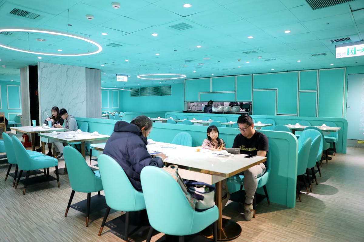 台南新光三越中山店狂一鍋酸菜魚 爆紅的『年輕時尚酸菜魚』。品狂一鍋美學一生