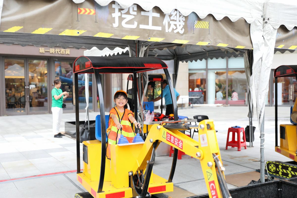 台北期間限定戶外氣墊遊樂場+挖土機操作 小小建築師體驗樂園-統一時代台北場