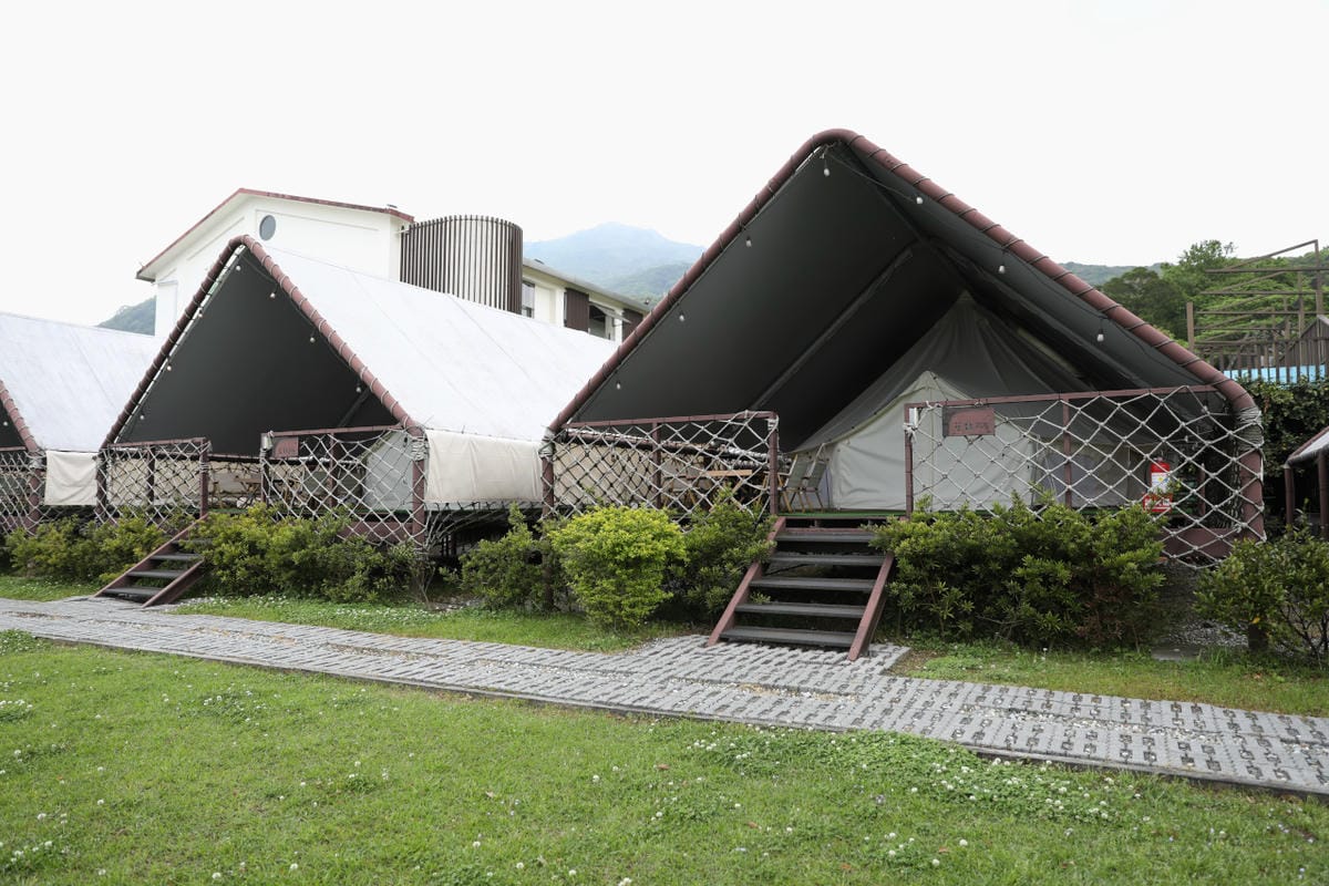 蟬說：暖硫 陽明山溫泉露營推薦! 台北懶人露營一泊二食+圍爐煮茶,帳篷內獨立衛浴