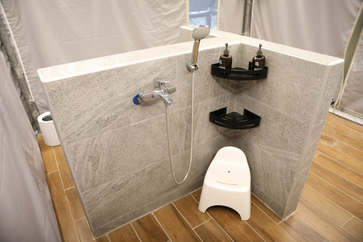 蟬說：暖硫 陽明山溫泉露營推薦! 台北懶人露營一泊二食+圍爐煮茶,帳篷內獨立衛浴