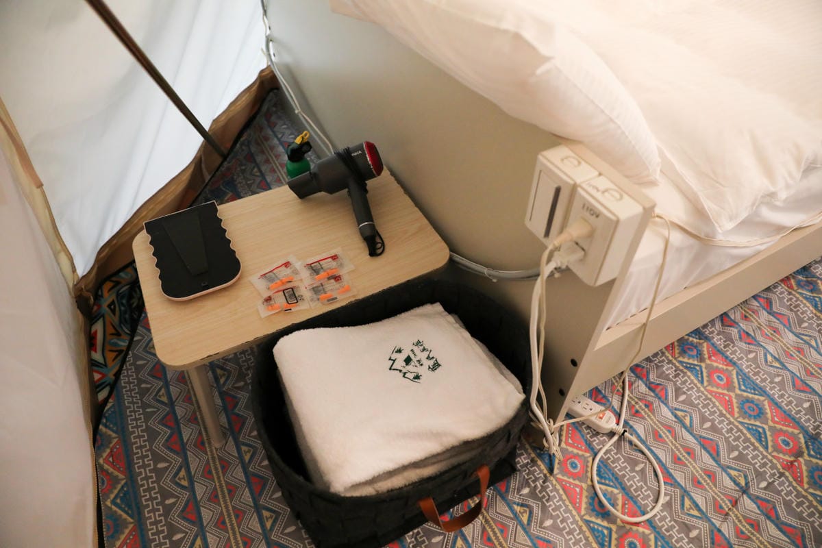 蟬說：暖硫 陽明山溫泉露營推薦! 台北懶人露營一泊二食+圍爐煮茶,帳篷內獨立衛浴