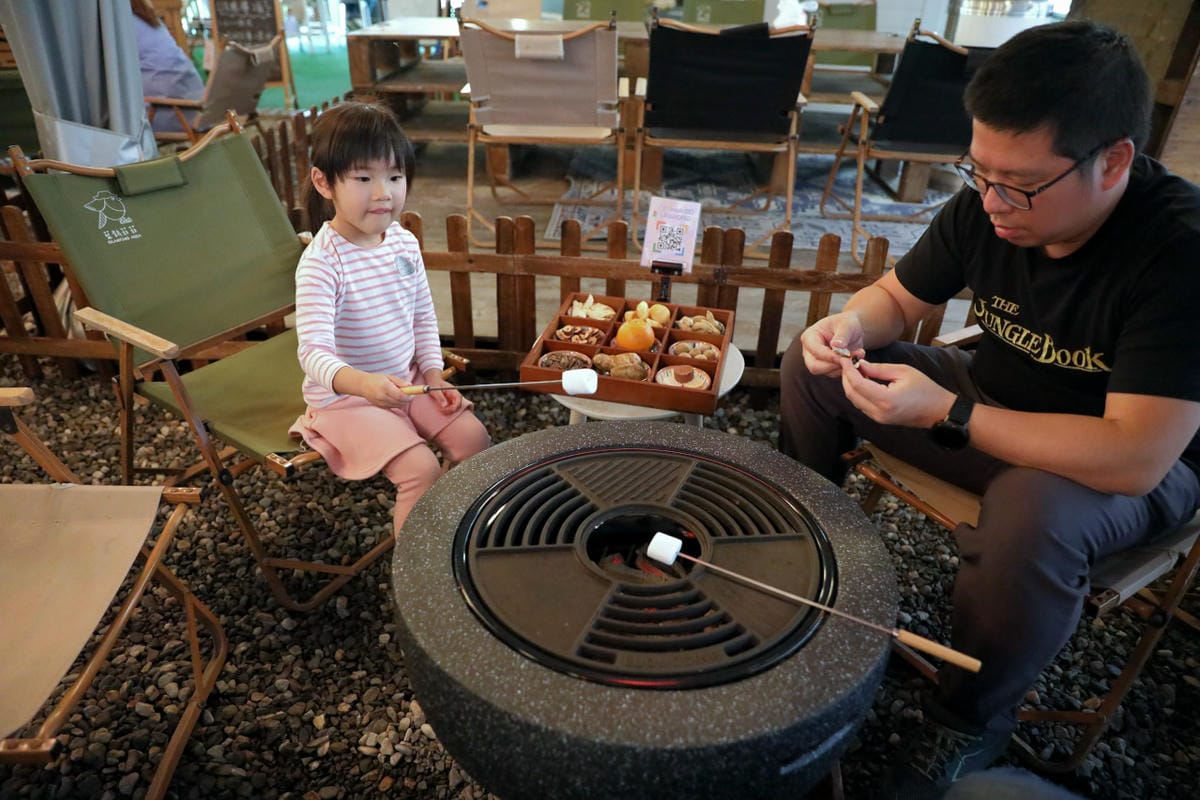 蟬說：暖硫 陽明山溫泉露營推薦! 台北懶人露營一泊二食+圍爐煮茶,帳篷內獨立衛浴