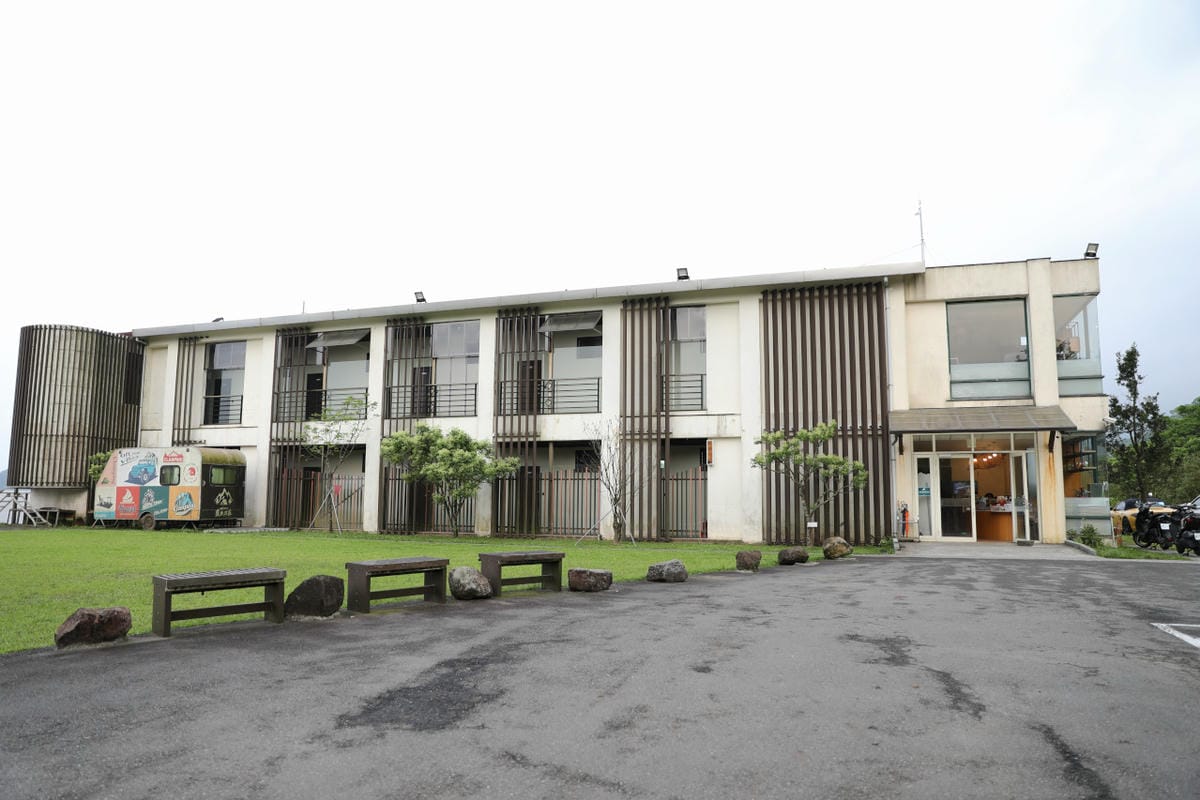 蟬說：暖硫 陽明山溫泉露營推薦! 台北懶人露營一泊二食+圍爐煮茶,帳篷內獨立衛浴