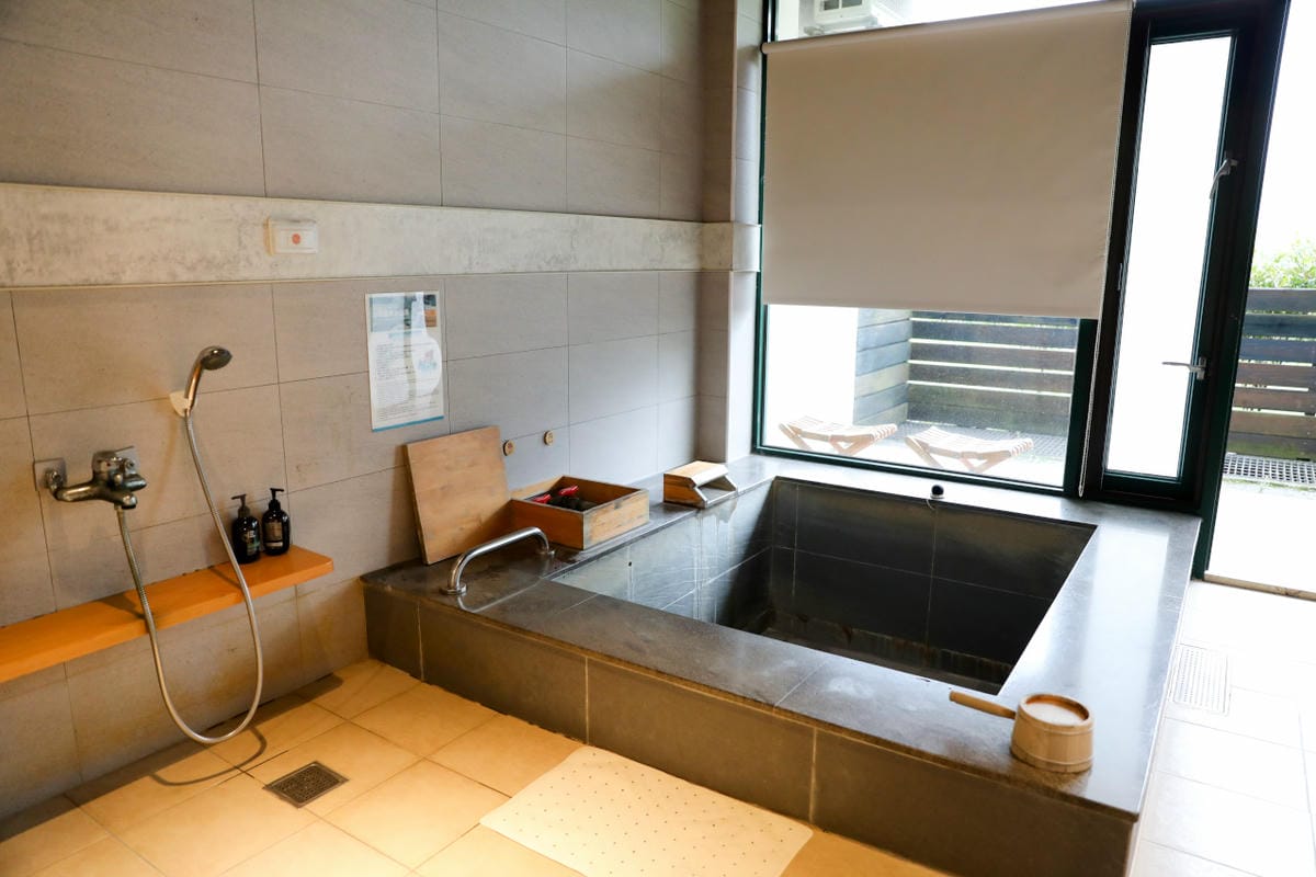 蟬說：暖硫 陽明山溫泉露營推薦! 台北懶人露營一泊二食+圍爐煮茶,帳篷內獨立衛浴