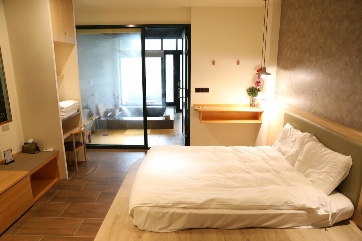 蟬說：暖硫 陽明山溫泉露營推薦! 台北懶人露營一泊二食+圍爐煮茶,帳篷內獨立衛浴