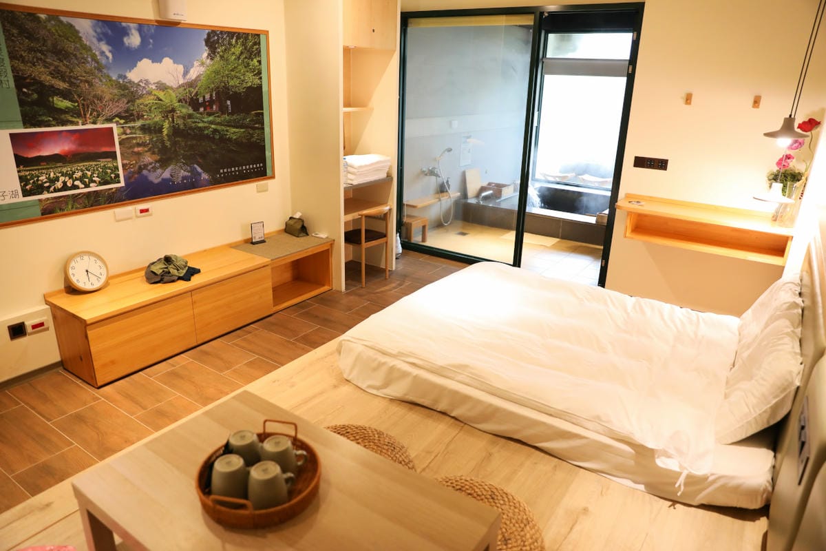 蟬說：暖硫 陽明山溫泉露營推薦! 台北懶人露營一泊二食+圍爐煮茶,帳篷內獨立衛浴