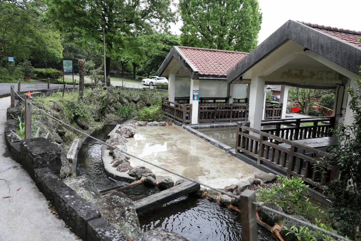 蟬說：暖硫 陽明山溫泉露營推薦! 台北懶人露營一泊二食+圍爐煮茶,帳篷內獨立衛浴