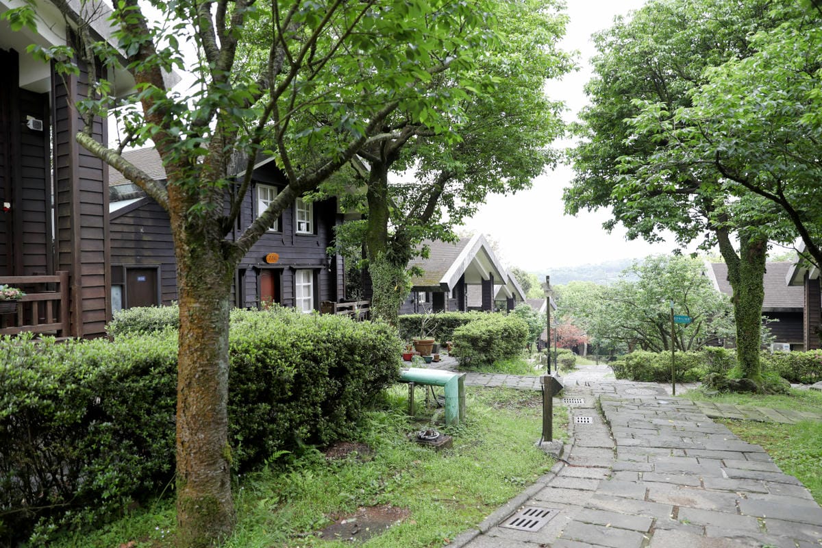 蟬說：暖硫 陽明山溫泉露營推薦! 台北懶人露營一泊二食+圍爐煮茶,帳篷內獨立衛浴