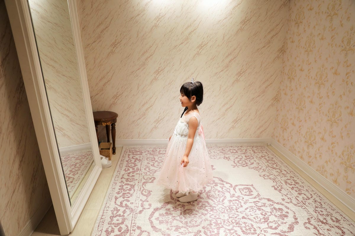 Amber Wedding 攝影工作室 新北婚紗攝影.全家福拍攝推薦! 棚拍.戶外拍攝含妝髮
