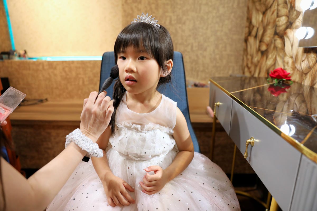 Amber Wedding 攝影工作室 新北婚紗攝影.全家福拍攝推薦! 棚拍.戶外拍攝含妝髮