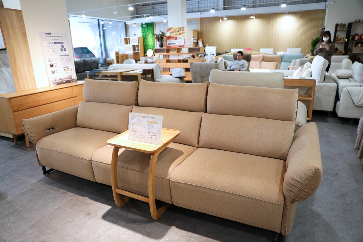 橙家居・設計(桃園店富國店) 高CP值電動沙發推薦! 北歐風.日式實木家具