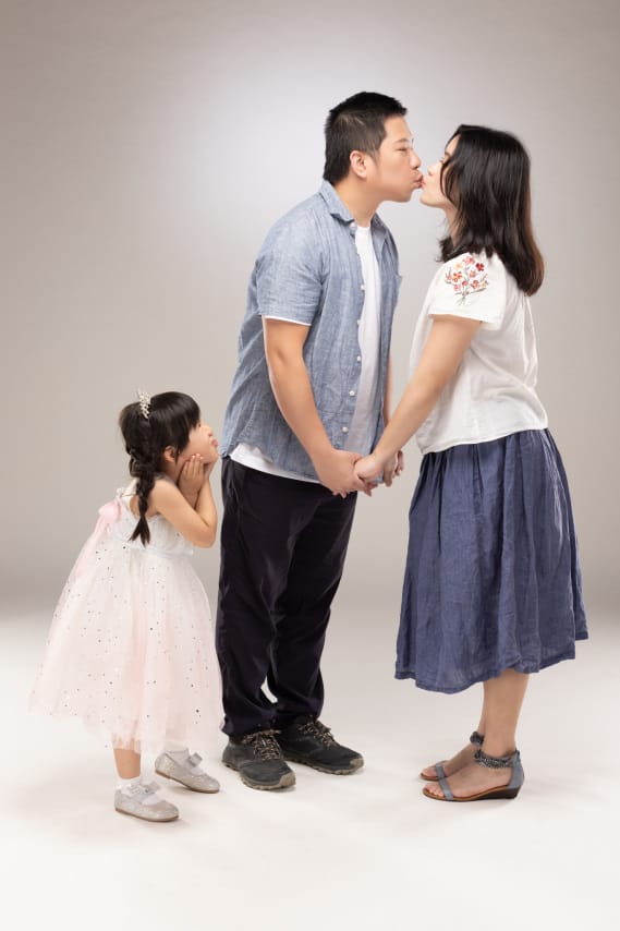 Amber Wedding 攝影工作室 新北婚紗攝影.全家福拍攝推薦! 棚拍.戶外拍攝含妝髮