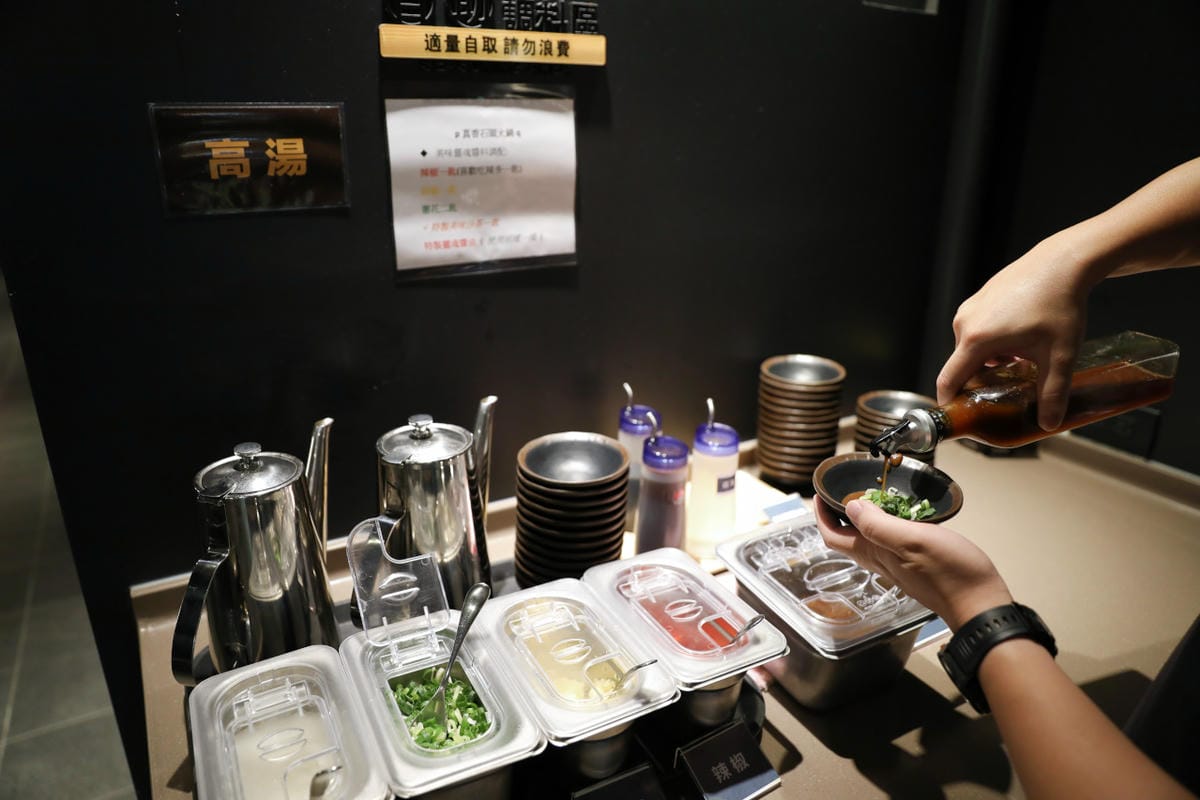 真香石頭火鍋 二訪 林口沙茶火鍋推薦! 龍蝦牛小排超強雙人海陸套餐 親子友善鍋物