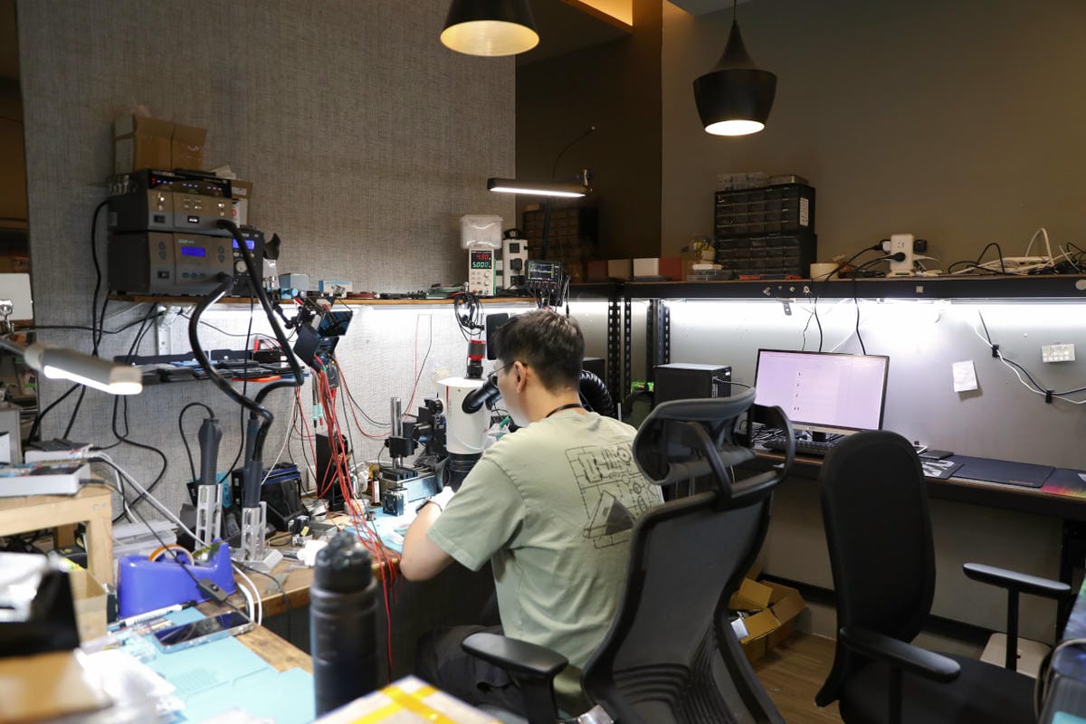 中壢占士邦手機維修推薦! 安卓/蘋果iPhone快速維修.免費檢測 二手機收購買賣.電池更換 - 第4張圖 中壢占士邦手機維修推薦! 安卓/蘋果iPhone快速維修.免費檢測 二手機收購買賣.電池更換