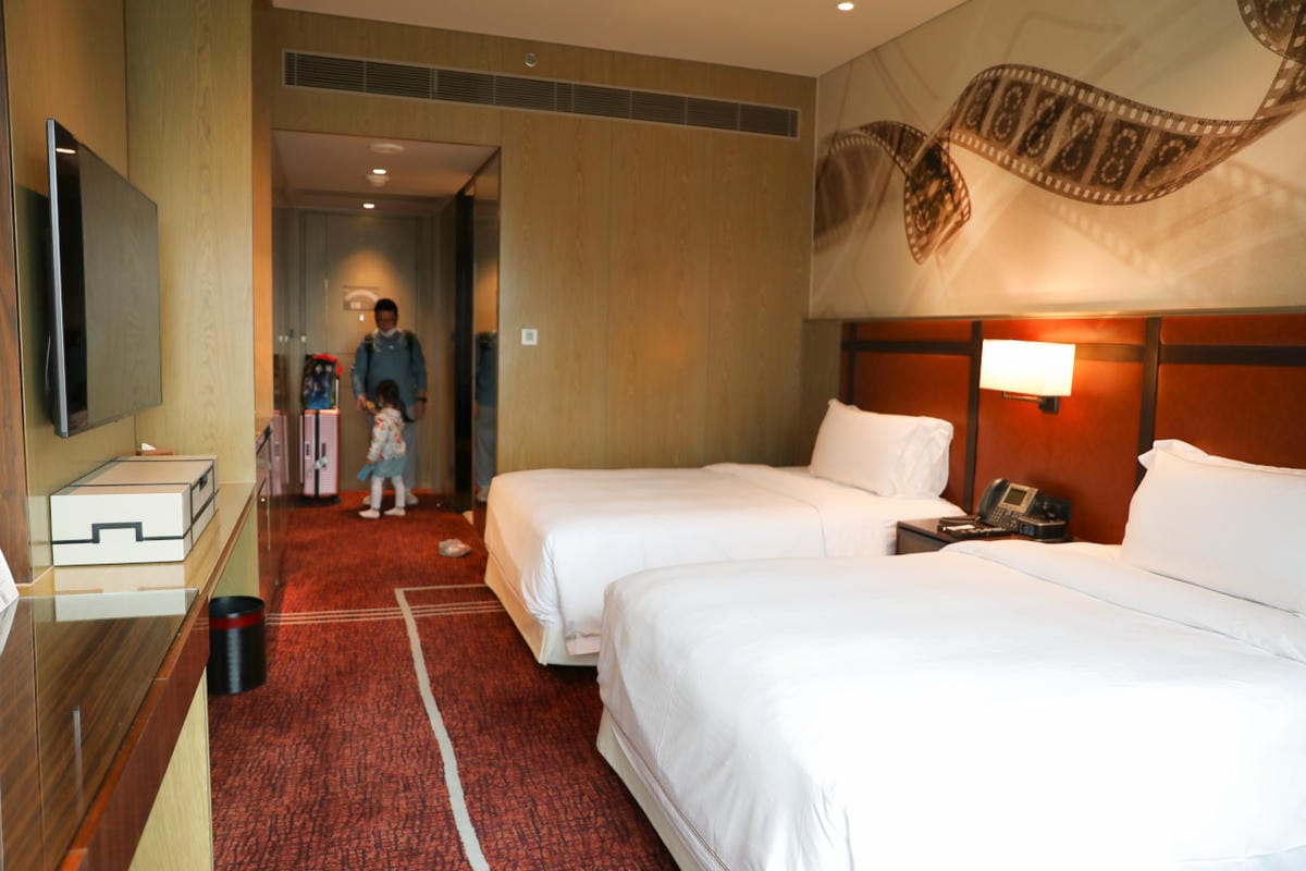 澳門3天2夜親子旅遊住宿推薦! 新濠影滙明星滙 CP值超高親子友善,還有玩具總動員30周年主題展 Spotlight星滙餐廳KKday預訂超方便,爽玩水上樂園.滿紛樂園.8字摩天輪