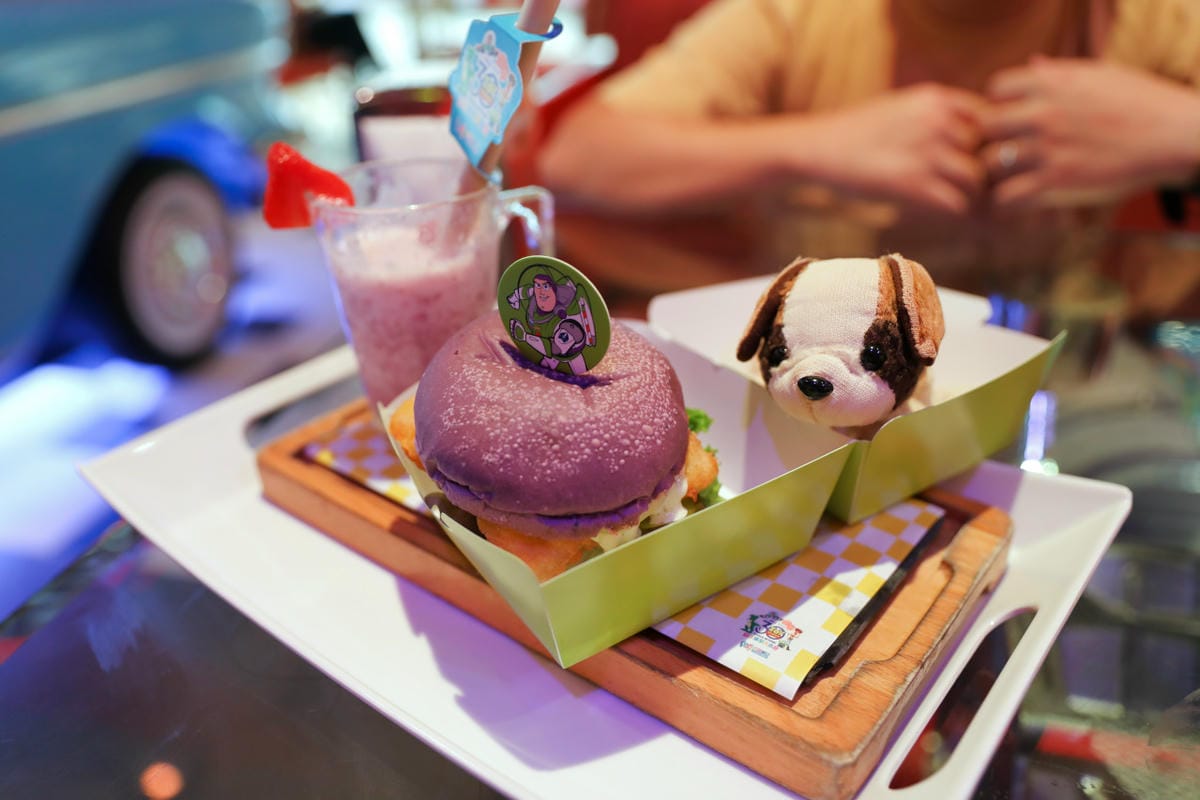 澳門3天2夜親子旅遊住宿推薦! 新濠影滙明星滙 CP值超高親子友善,還有玩具總動員30周年主題展 Spotlight星滙餐廳KKday預訂超方便,爽玩水上樂園.滿紛樂園.8字摩天輪