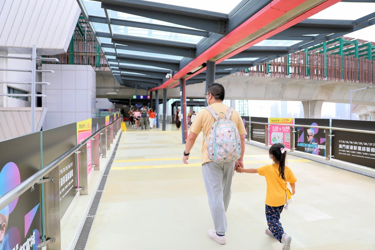 澳門3天2夜親子旅遊行程推薦! 搭輕軌巴士遊澳門 路氹官也街.大三巴牌坊.戀愛巷 吃蛋塔.雞蛋仔.豬扒包.倫記軟滑腸粉