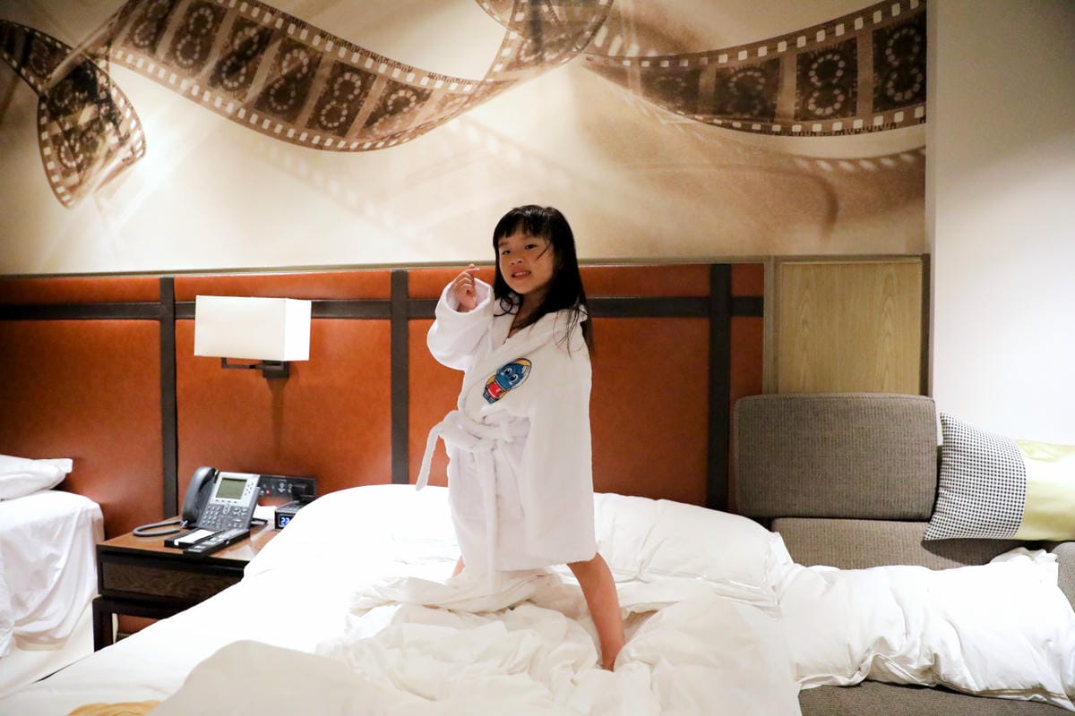 澳門3天2夜親子旅遊住宿推薦! 新濠影滙明星滙 CP值超高親子友善,還有玩具總動員30周年主題展 Spotlight星滙餐廳KKday預訂超方便,爽玩水上樂園.滿紛樂園.8字摩天輪
