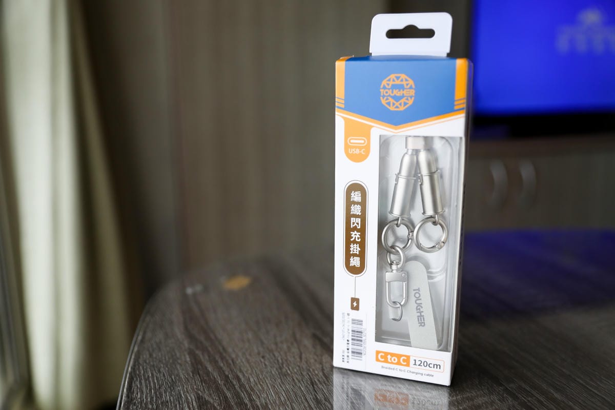 手機配件推薦! TOUGHER 編織掛繩急速充電線 不用再怕忘記帶充電線啦~