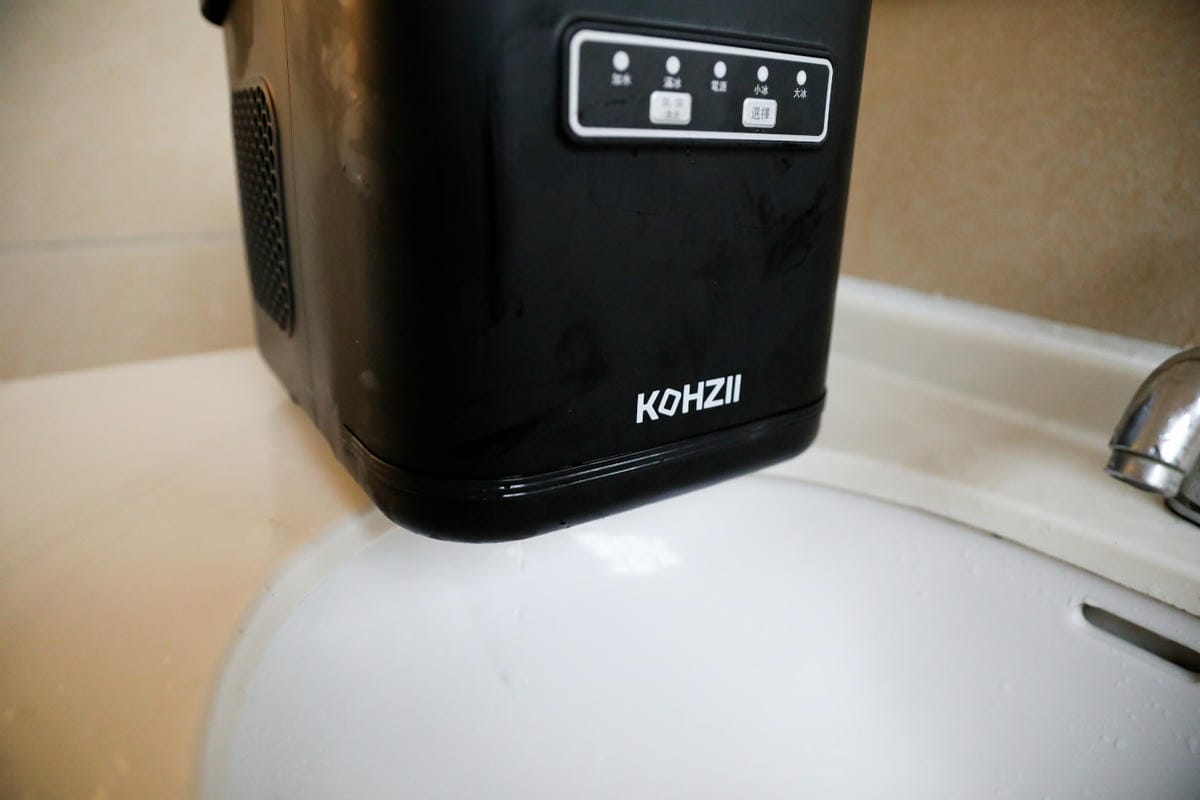 露營派對必備推薦! 請叫我冰塊富翁~ KOHZII 康馳 手提式全自動製冰機KIM1240BK 三重潔淨防護,不鏽鋼製冰柱更安心