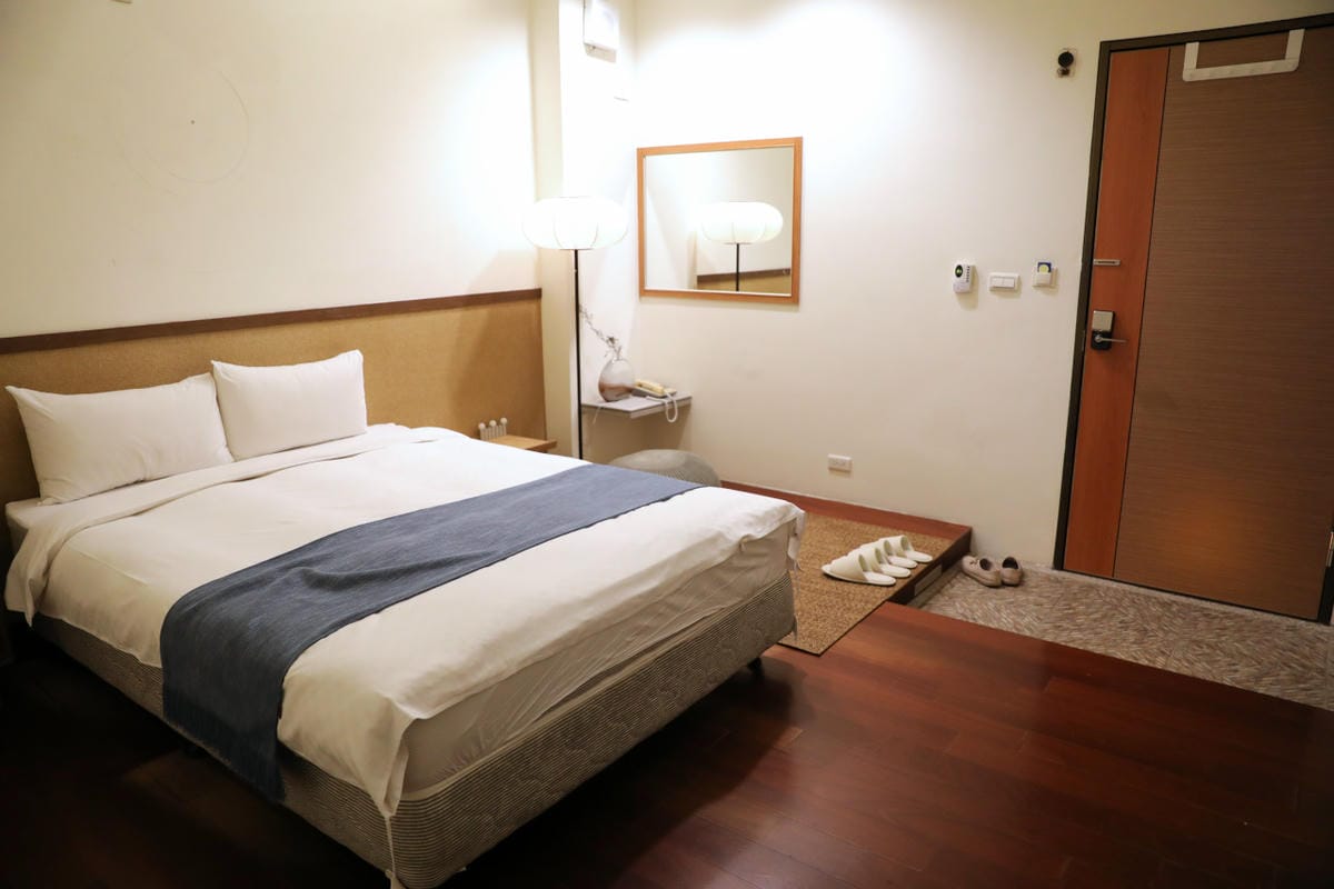 新月塢溫泉會館二訪 夏日夜湯 新竹內灣尖石湯屋泡溫泉推薦! 親子可愛動物區餵食互動體驗