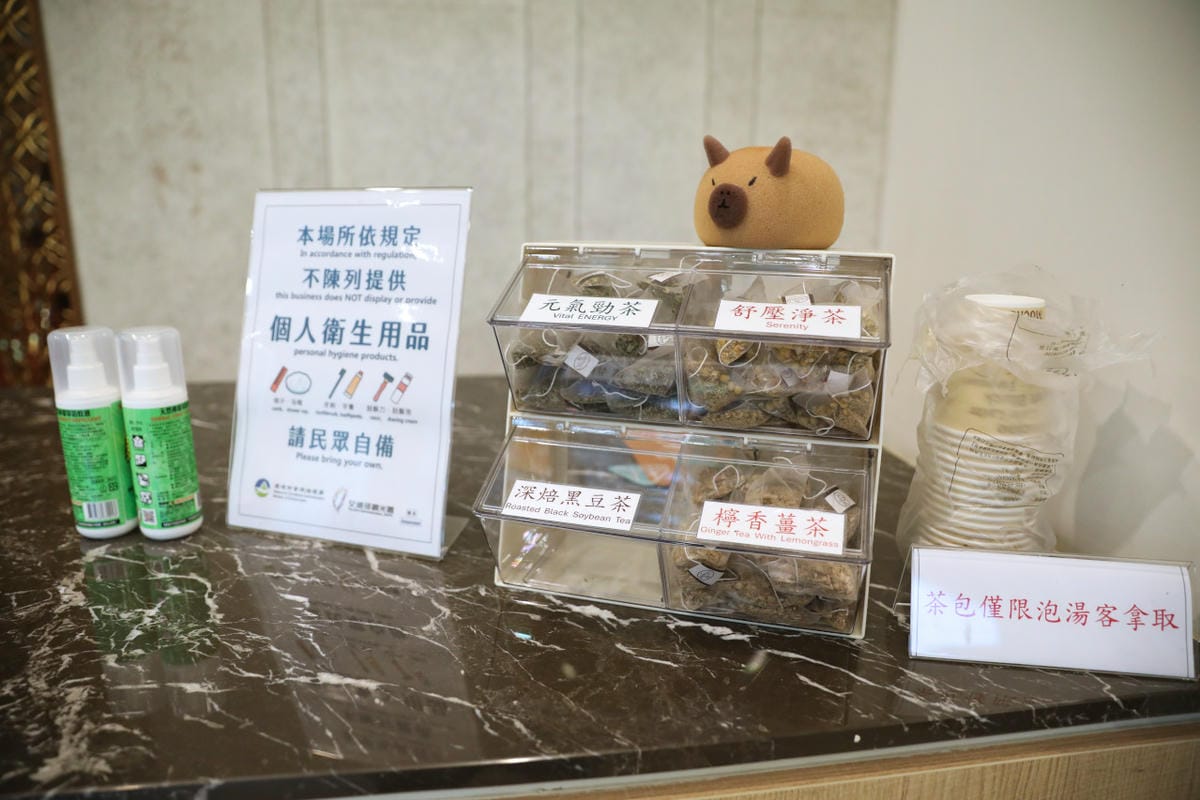 新月塢溫泉會館二訪 夏日夜湯 新竹內灣尖石湯屋泡溫泉推薦! 親子可愛動物區餵食互動體驗