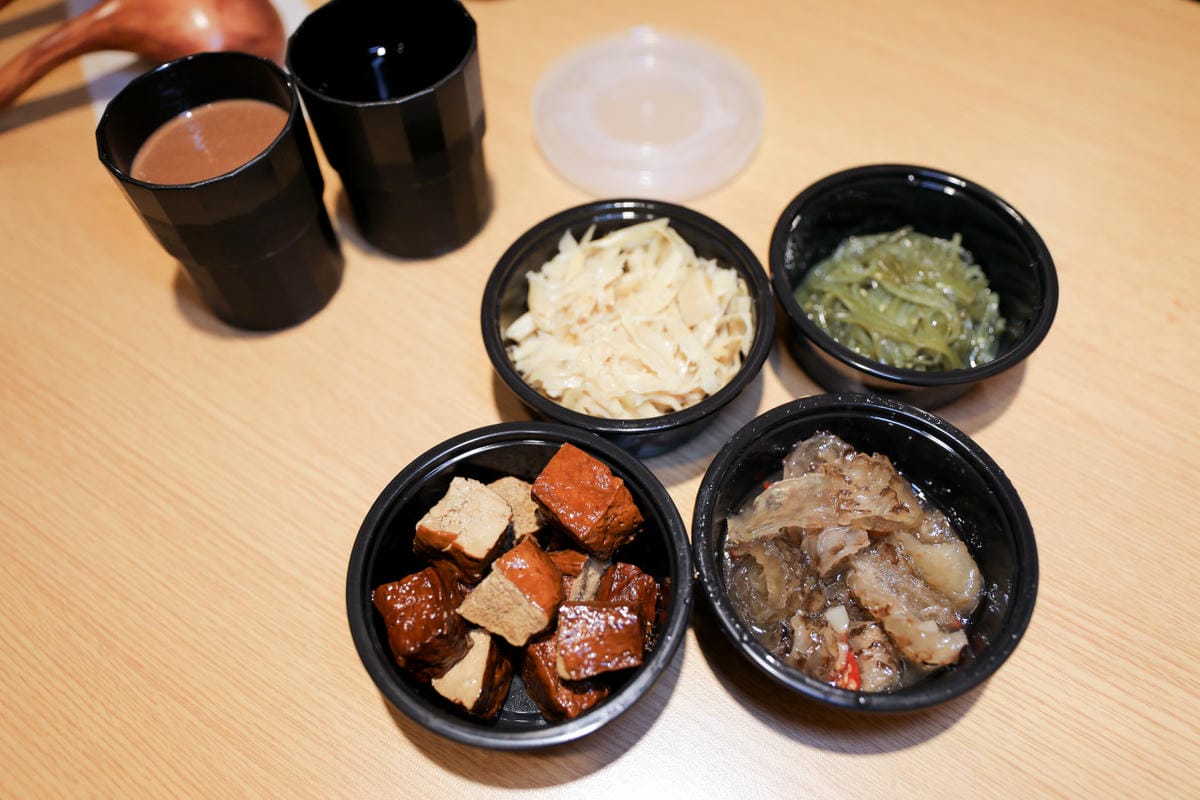 桃園濃郁系牛肉麵推薦! 集英會牛肉麵館(武陵店) 自助吧飲料冰品吃到飽 - 第11張圖 桃園濃郁系牛肉麵推薦! 集英會牛肉麵館(武陵店) 自助吧飲料冰品吃到飽
