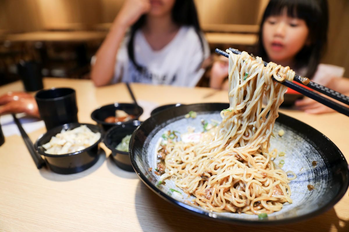 桃園濃郁系牛肉麵推薦! 集英會牛肉麵館(武陵店) 自助吧飲料冰品吃到飽 - 第14張圖 桃園濃郁系牛肉麵推薦! 集英會牛肉麵館(武陵店) 自助吧飲料冰品吃到飽