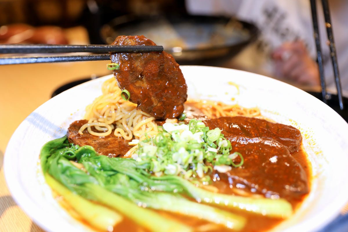 桃園濃郁系牛肉麵推薦! 集英會牛肉麵館(武陵店) 自助吧飲料冰品吃到飽 - 第20張圖 桃園濃郁系牛肉麵推薦! 集英會牛肉麵館(武陵店) 自助吧飲料冰品吃到飽
