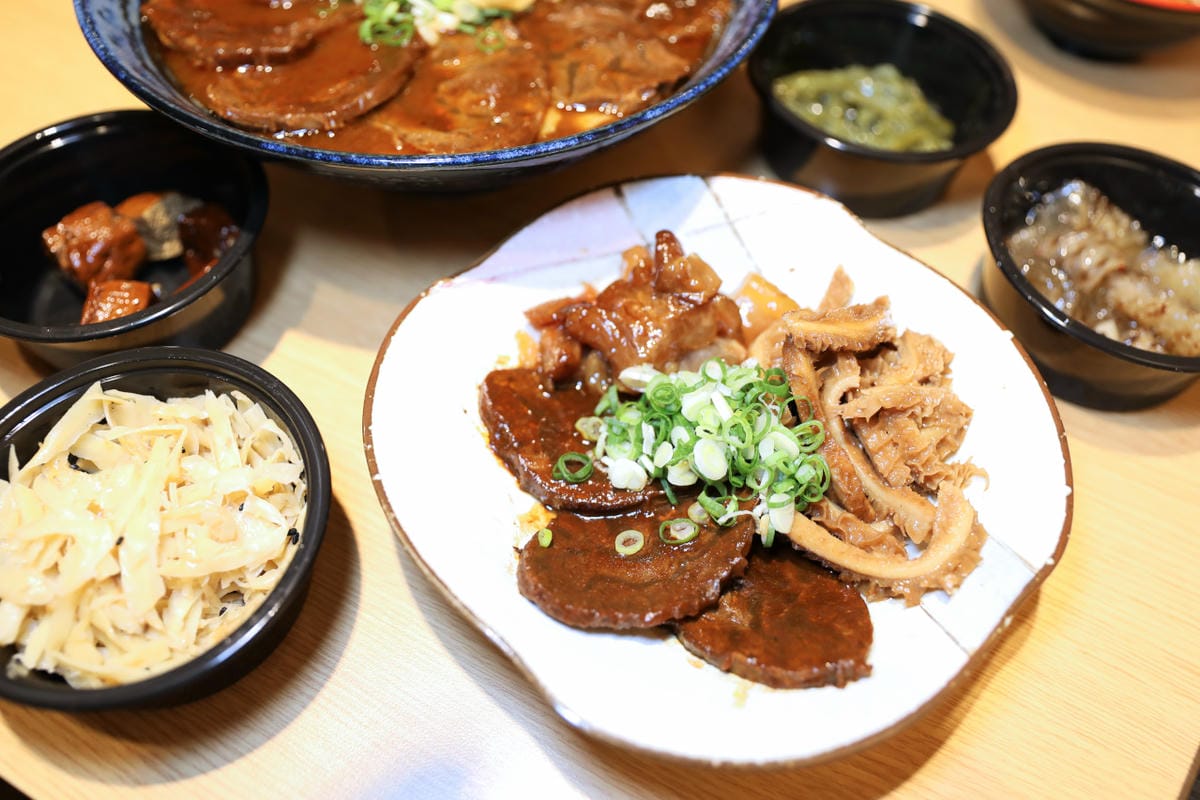 桃園濃郁系牛肉麵推薦! 集英會牛肉麵館(武陵店) 自助吧飲料冰品吃到飽 - 第22張圖 桃園濃郁系牛肉麵推薦! 集英會牛肉麵館(武陵店) 自助吧飲料冰品吃到飽
