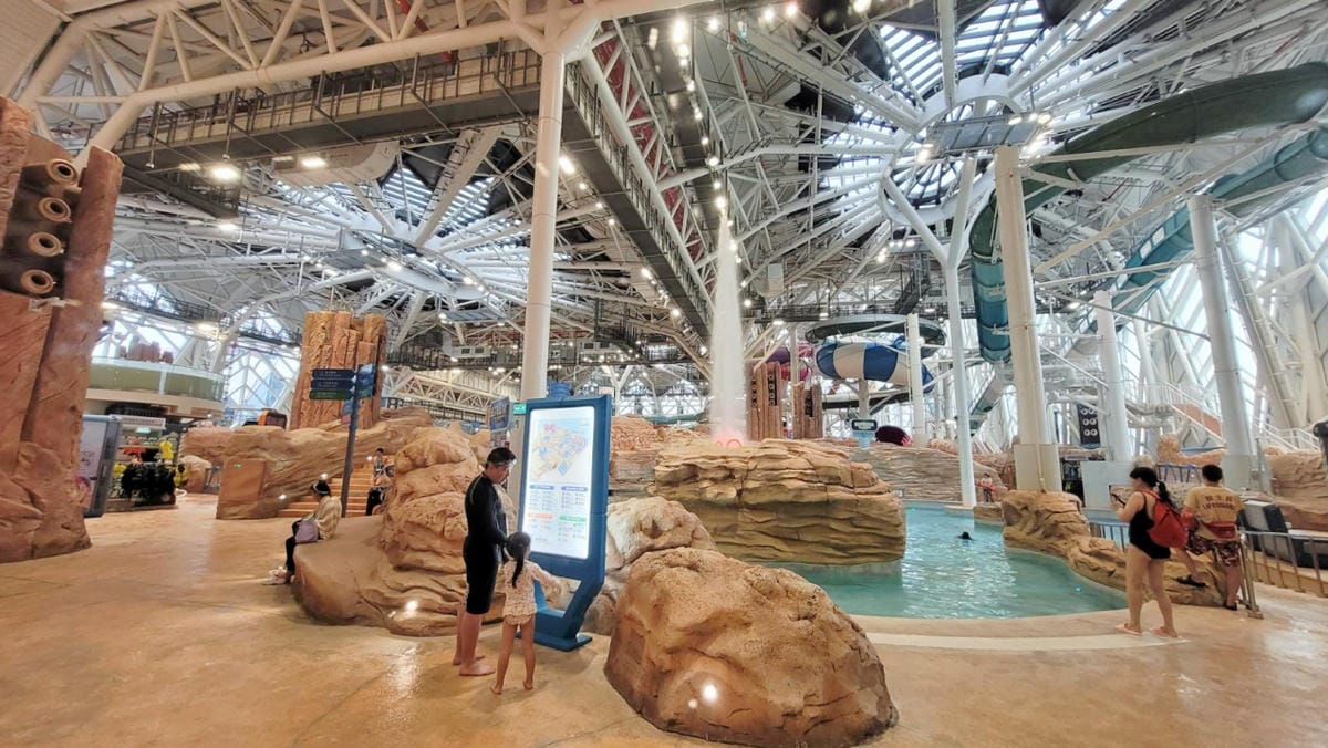 澳門3天2夜親子旅遊玩樂推薦! 澳門必玩新濠影滙水上樂園.滿紛樂園.8字摩天輪 KKday預訂超方便 - 第1張圖 澳門3天2夜親子旅遊玩樂推薦! 澳門必玩新濠影滙水上樂園.滿紛樂園.8字摩天輪 KKday預訂超方便