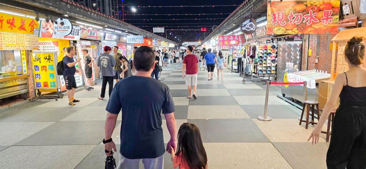 花蓮東大門夜市旁住宿推薦! 小鹿文娛旅宿集團 路境行旅花蓮文化館