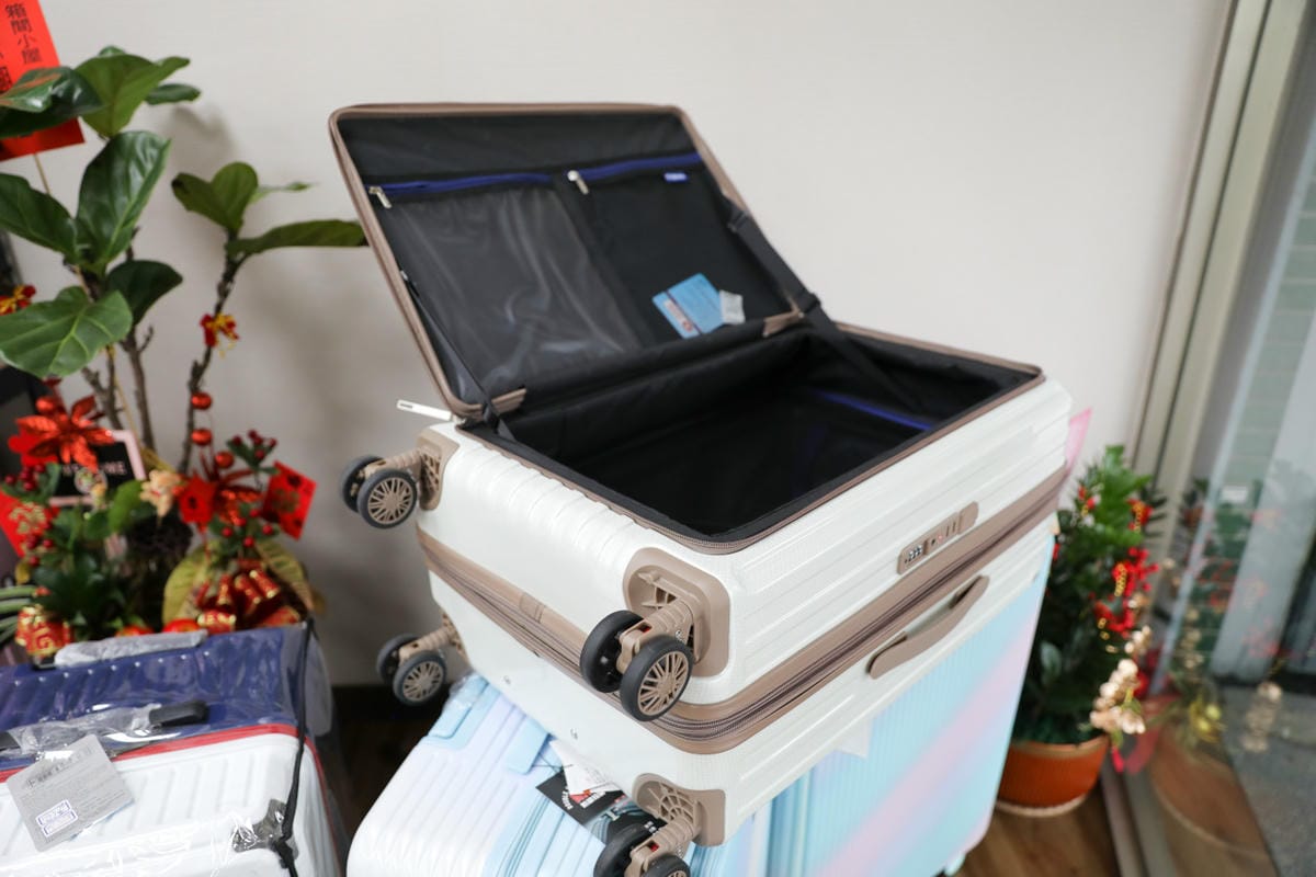 台南行李箱維修店家推薦! 箱間小屋-行李箱專賣維修 台南行李箱專賣