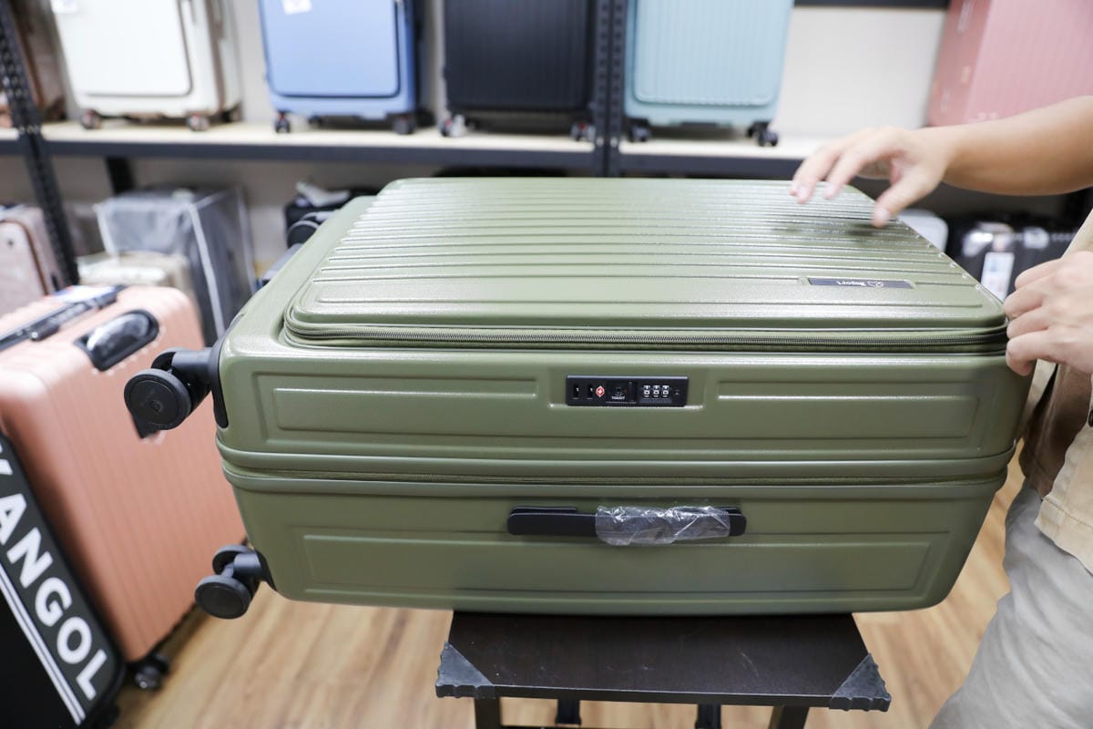 台南行李箱維修店家推薦! 箱間小屋-行李箱專賣維修 台南行李箱專賣