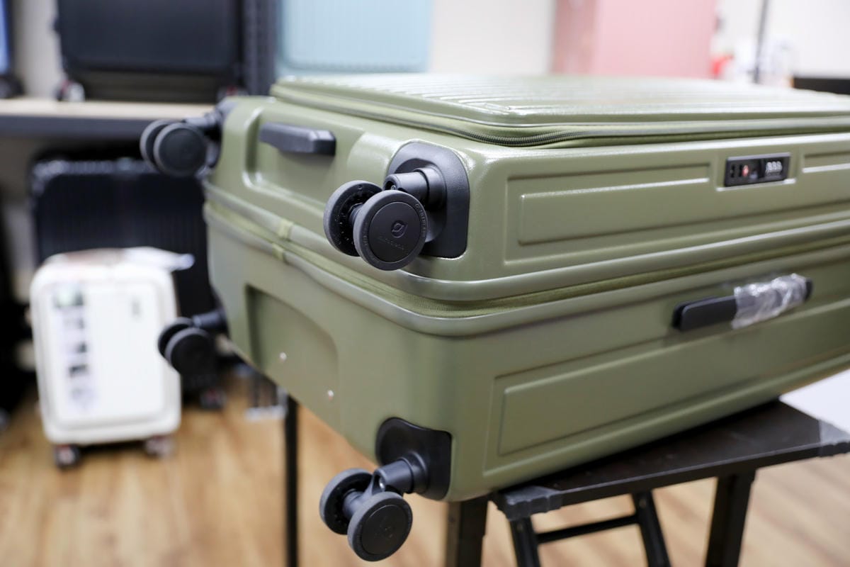 台南行李箱維修店家推薦! 箱間小屋-行李箱專賣維修 台南行李箱專賣