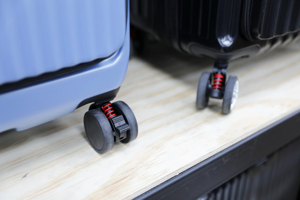 台南行李箱維修店家推薦! 箱間小屋-行李箱專賣維修 台南行李箱專賣