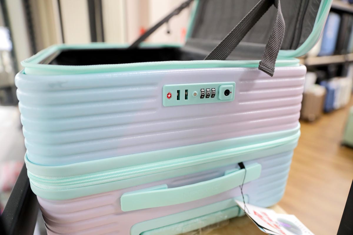 台南行李箱維修店家推薦! 箱間小屋-行李箱專賣維修 台南行李箱專賣