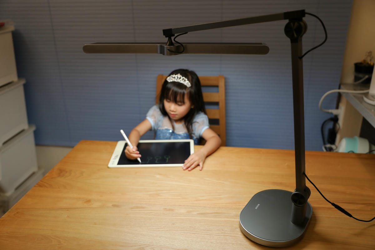 喜光光靈燈|全光譜智能檯燈 NOAH°諾亞灰 智慧50分鐘節律光 健康護眼檯燈開箱 護眼教練模式,守護兒童視力首選! - 第10張圖 喜光光靈燈|全光譜智能檯燈 NOAH°諾亞灰 智慧50分鐘節律光 健康護眼檯燈開箱 護眼教練模式,守護兒童視力首選!