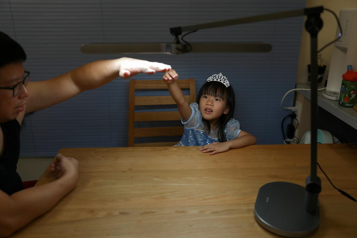 喜光光靈燈|全光譜智能檯燈 NOAH°諾亞灰 智慧50分鐘節律光 健康護眼檯燈開箱 護眼教練模式,守護兒童視力首選! - 第14張圖 喜光光靈燈|全光譜智能檯燈 NOAH°諾亞灰 智慧50分鐘節律光 健康護眼檯燈開箱 護眼教練模式,守護兒童視力首選!