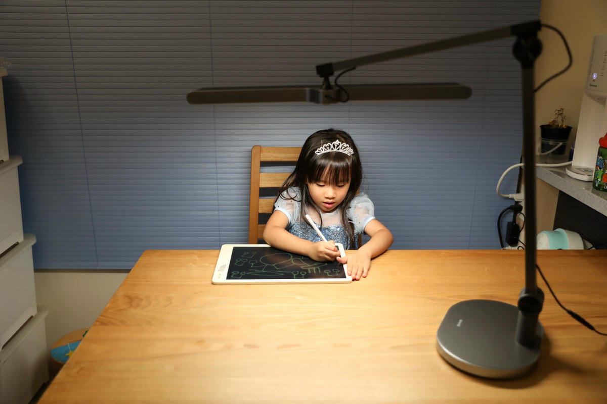 喜光光靈燈|全光譜智能檯燈 NOAH°諾亞灰 智慧50分鐘節律光 健康護眼檯燈開箱 護眼教練模式,守護兒童視力首選! - 第19張圖 喜光光靈燈|全光譜智能檯燈 NOAH°諾亞灰 智慧50分鐘節律光 健康護眼檯燈開箱 護眼教練模式,守護兒童視力首選!