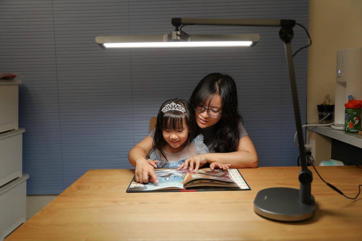 喜光光靈燈|全光譜智能檯燈 NOAH°諾亞灰 智慧50分鐘節律光 健康護眼檯燈開箱 護眼教練模式,守護兒童視力首選! - 第18張圖 喜光光靈燈|全光譜智能檯燈 NOAH°諾亞灰 智慧50分鐘節律光 健康護眼檯燈開箱 護眼教練模式,守護兒童視力首選!