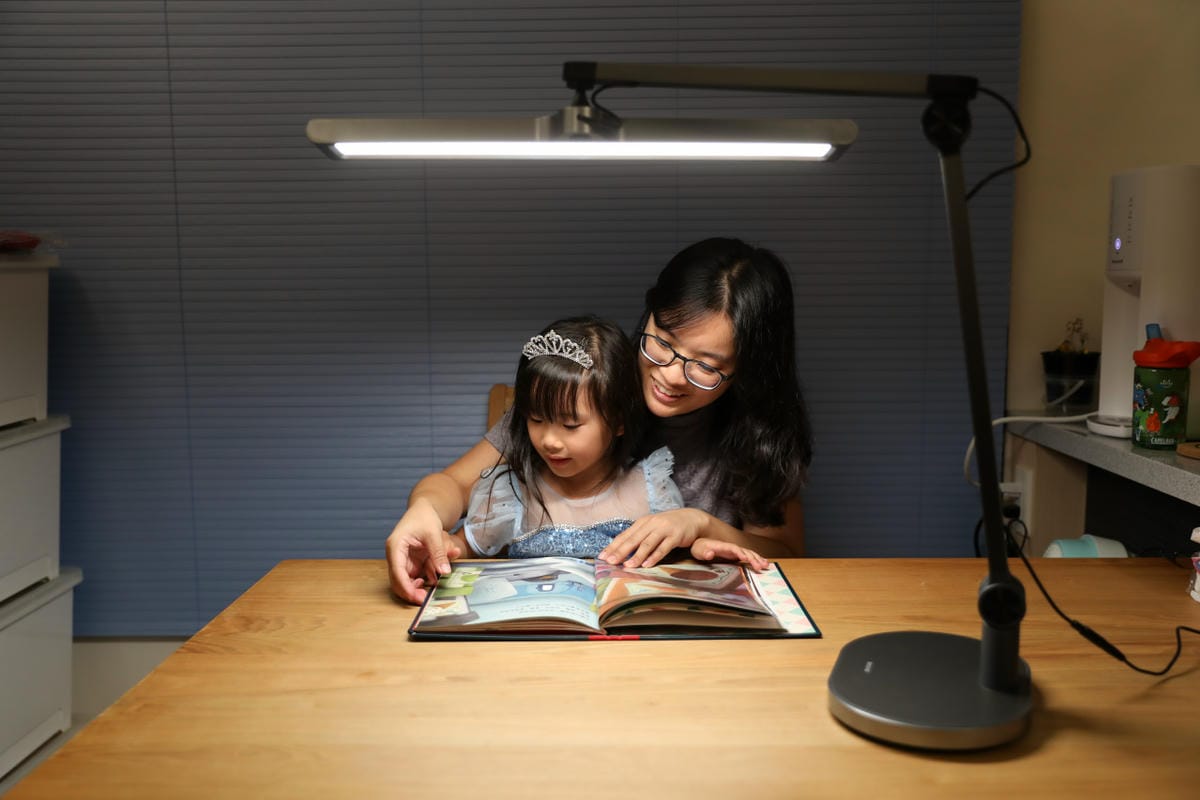 喜光光靈燈|全光譜智能檯燈 NOAH°諾亞灰 智慧50分鐘節律光 健康護眼檯燈開箱 護眼教練模式,守護兒童視力首選! - 第2張圖 喜光光靈燈|全光譜智能檯燈 NOAH°諾亞灰 智慧50分鐘節律光 健康護眼檯燈開箱 護眼教練模式,守護兒童視力首選!