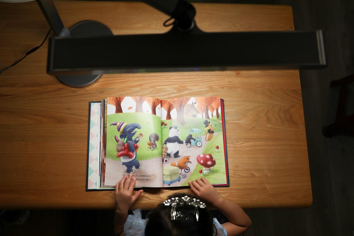 喜光光靈燈|全光譜智能檯燈 NOAH°諾亞灰 智慧50分鐘節律光 健康護眼檯燈開箱 護眼教練模式,守護兒童視力首選! - 第24張圖 喜光光靈燈|全光譜智能檯燈 NOAH°諾亞灰 智慧50分鐘節律光 健康護眼檯燈開箱 護眼教練模式,守護兒童視力首選!