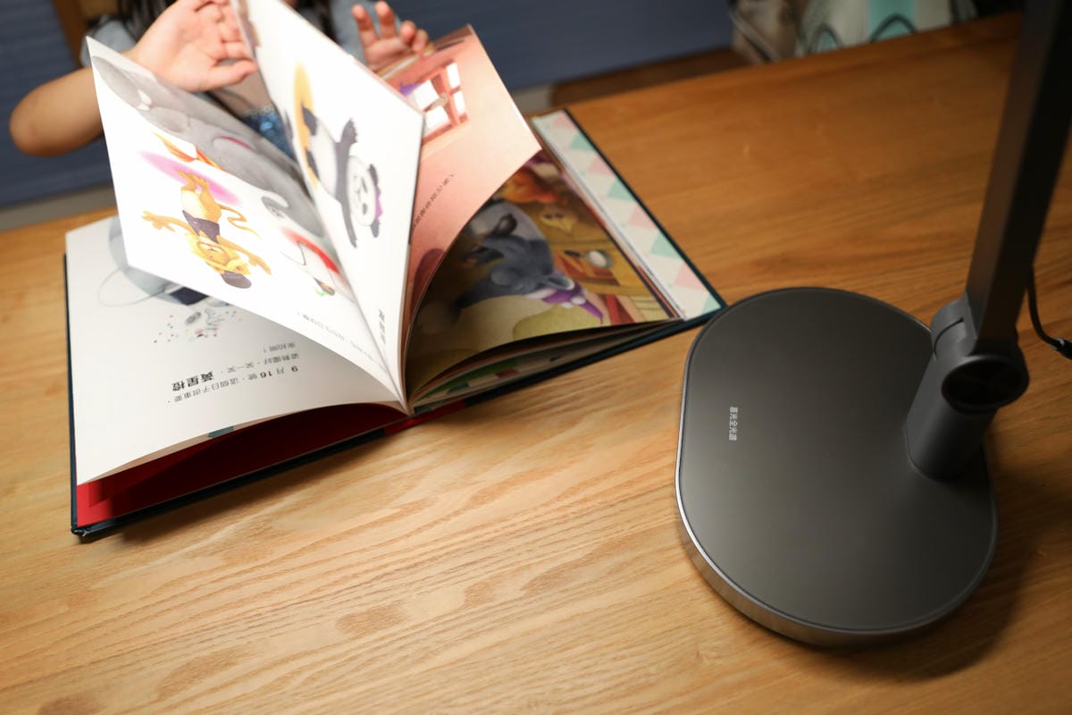 喜光光靈燈|全光譜智能檯燈 NOAH°諾亞灰 智慧50分鐘節律光 健康護眼檯燈開箱 護眼教練模式,守護兒童視力首選! - 第9張圖 喜光光靈燈|全光譜智能檯燈 NOAH°諾亞灰 智慧50分鐘節律光 健康護眼檯燈開箱 護眼教練模式,守護兒童視力首選!