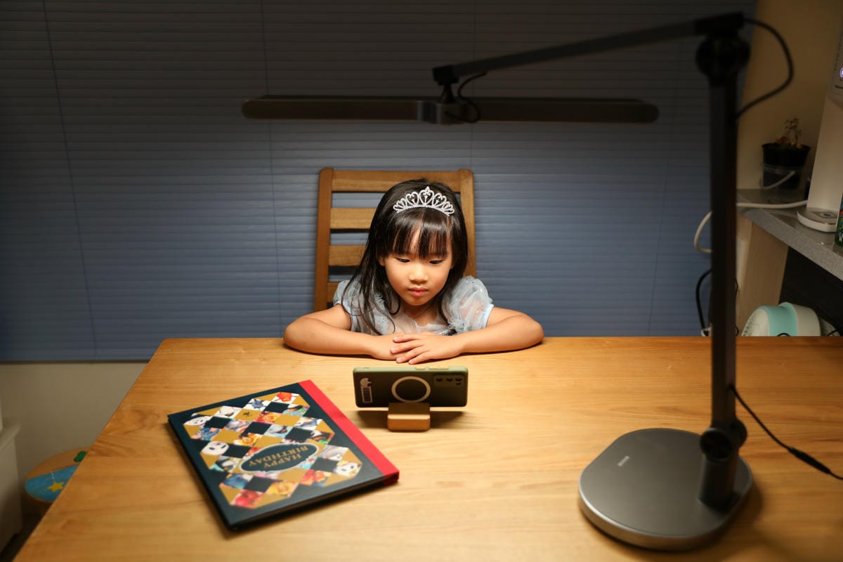 喜光光靈燈|全光譜智能檯燈 NOAH°諾亞灰 智慧50分鐘節律光 健康護眼檯燈開箱 護眼教練模式,守護兒童視力首選! - 第22張圖 喜光光靈燈|全光譜智能檯燈 NOAH°諾亞灰 智慧50分鐘節律光 健康護眼檯燈開箱 護眼教練模式,守護兒童視力首選!