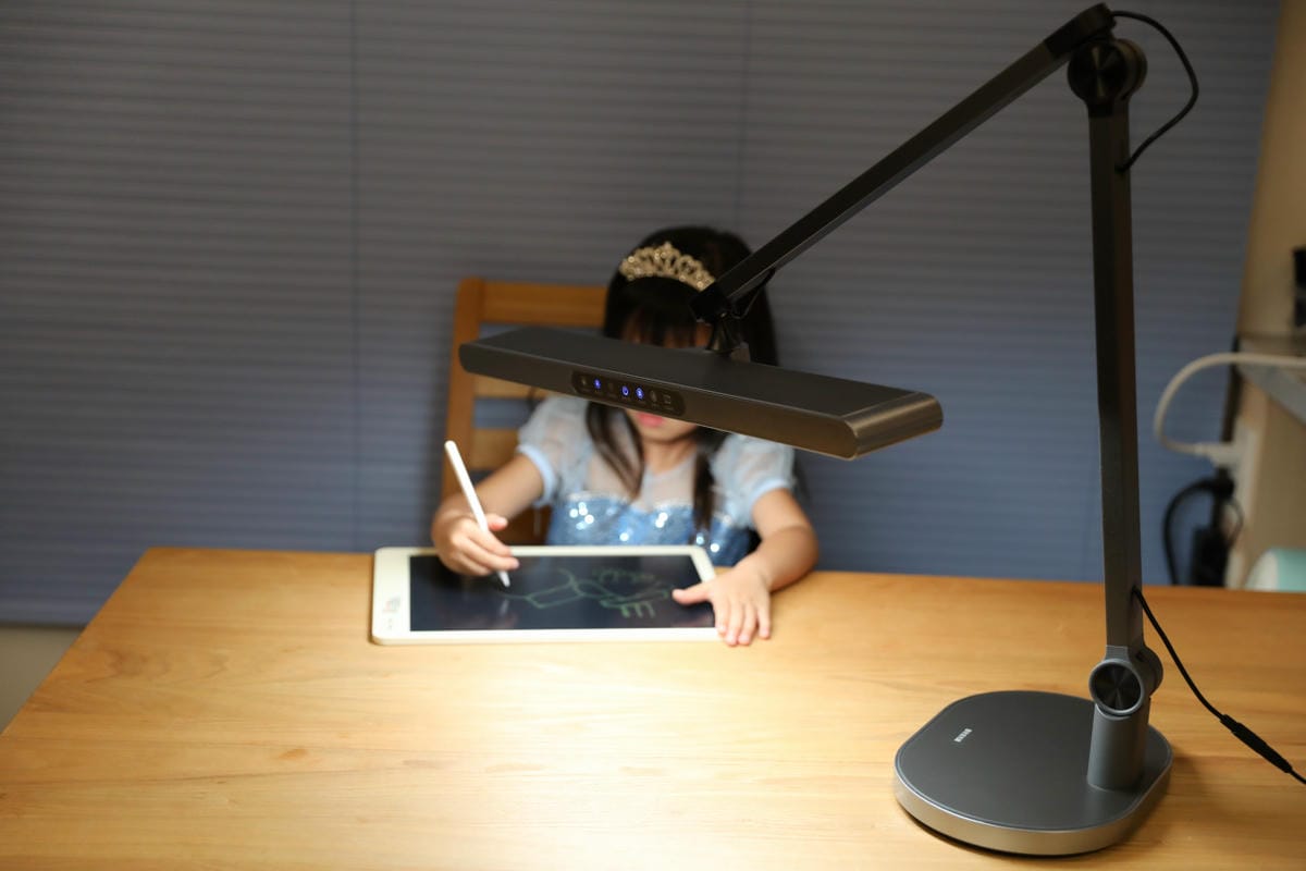 喜光光靈燈|全光譜智能檯燈 NOAH°諾亞灰 智慧50分鐘節律光 健康護眼檯燈開箱 護眼教練模式,守護兒童視力首選! - 第8張圖 喜光光靈燈|全光譜智能檯燈 NOAH°諾亞灰 智慧50分鐘節律光 健康護眼檯燈開箱 護眼教練模式,守護兒童視力首選!