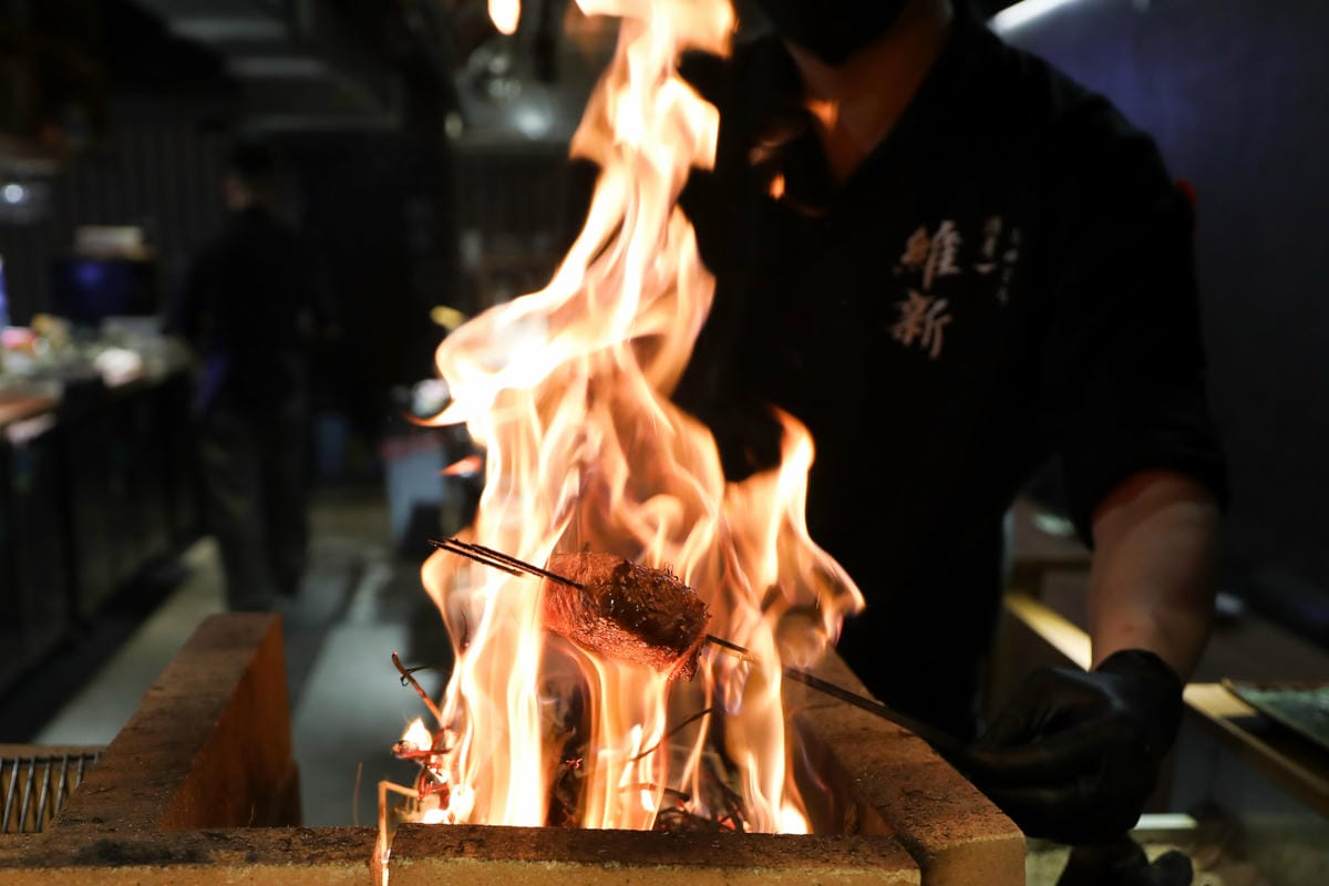 台北深夜食堂推薦! 維新酒餚 松江南京站日式居酒屋 體驗日式酒餚文化 原始燒.稻草燒特色料理