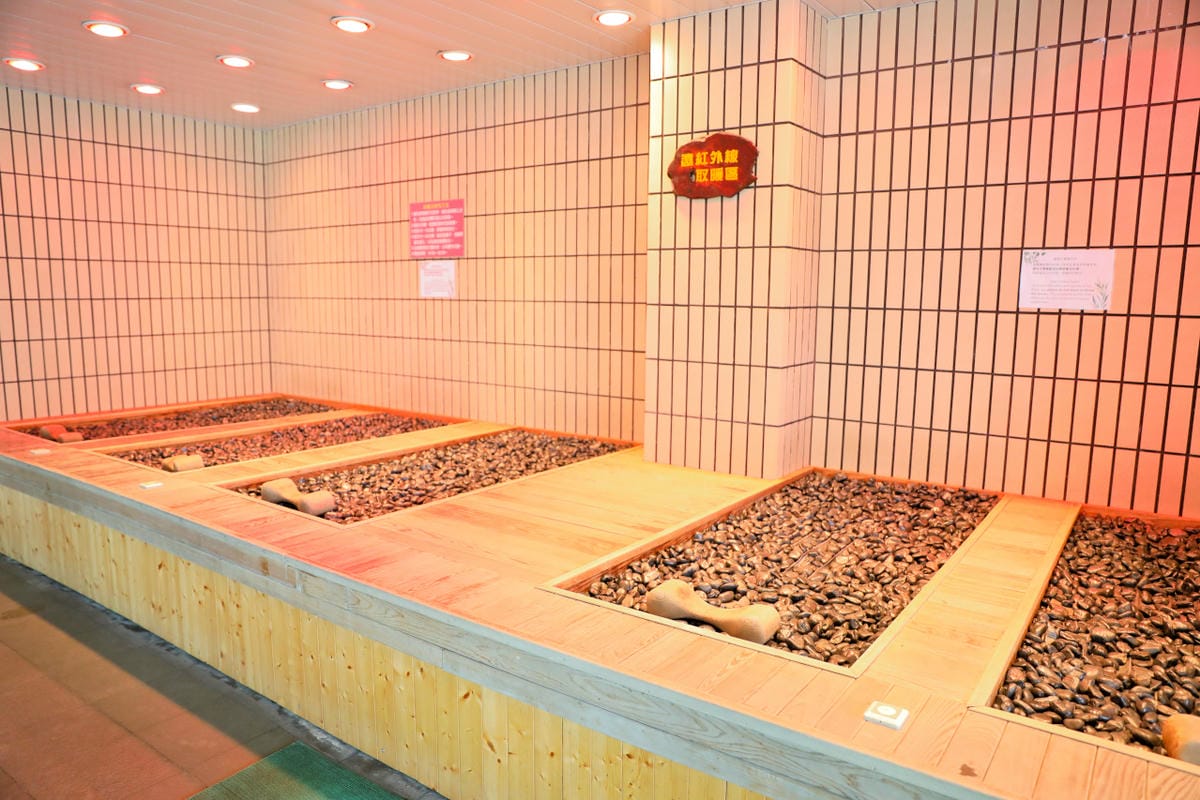 陽明山天籟渡假酒店 SPA水世界 冬天泡溫泉,夏天玩滑水道,竟然還有溫泉魚.遊戲室.滑草 一票玩到底 - 第23張圖 陽明山天籟渡假酒店 SPA水世界 冬天泡溫泉,夏天玩滑水道,竟然還有溫泉魚.遊戲室.滑草 一票玩到底