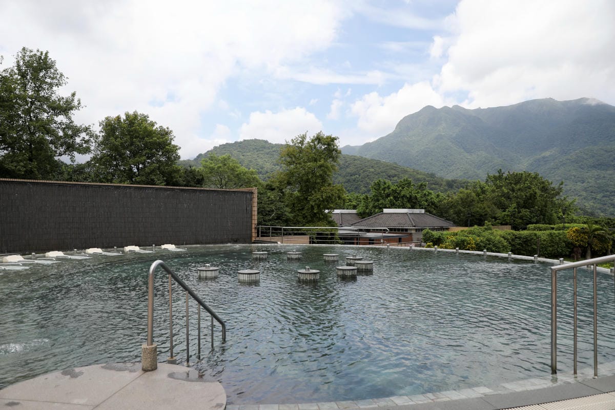 陽明山天籟渡假酒店 SPA水世界 冬天泡溫泉,夏天玩滑水道,竟然還有溫泉魚.遊戲室.滑草 一票玩到底 - 第9張圖 陽明山天籟渡假酒店 SPA水世界 冬天泡溫泉,夏天玩滑水道,竟然還有溫泉魚.遊戲室.滑草 一票玩到底
